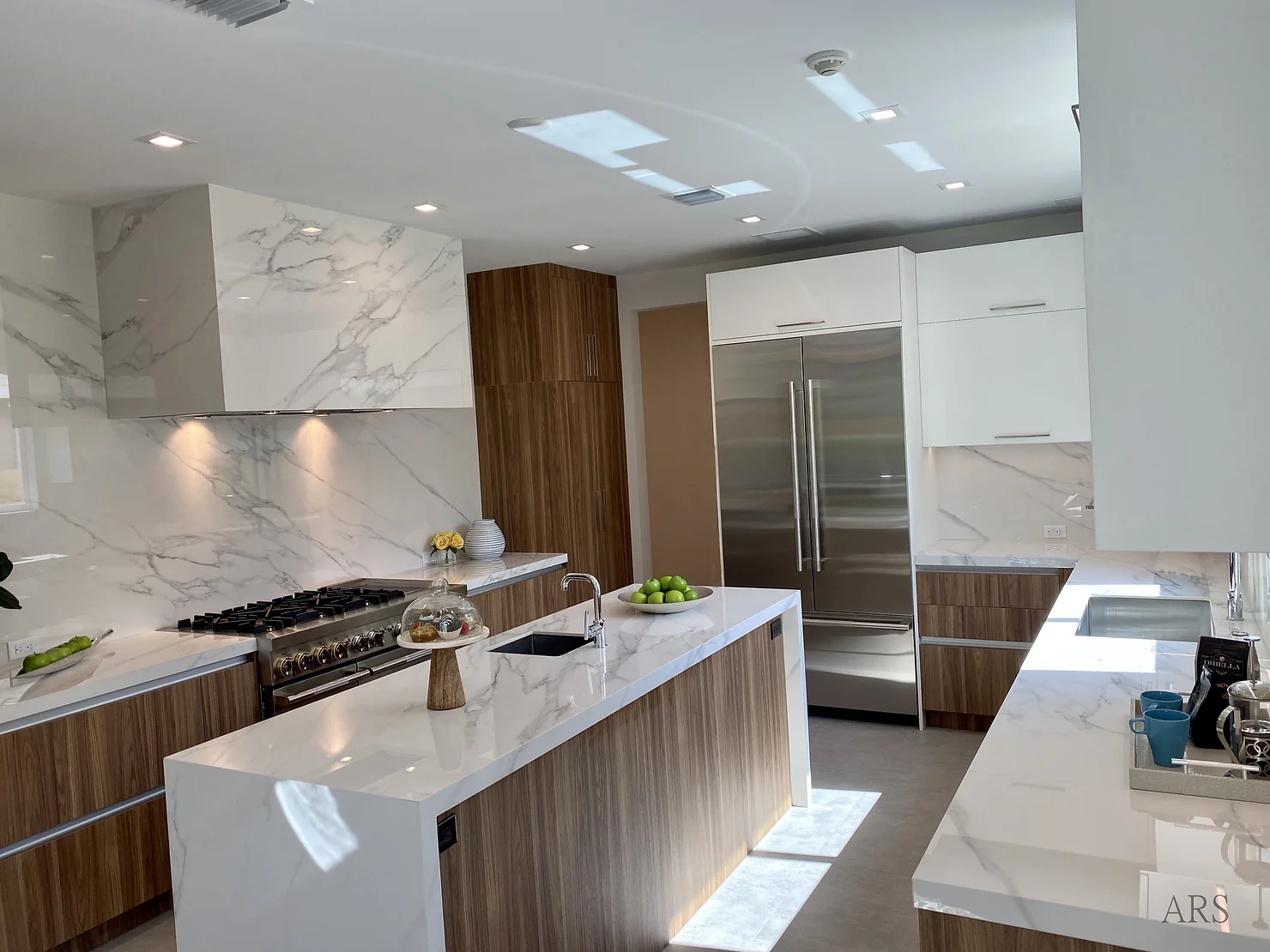 Mixing and Matching: Pairing Stone Countertops with Cabinetry • Kitchen ...